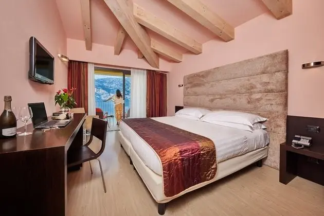 Deluxe Tek Büyük veya İki Ayrı Yataklı Oda, Göl Manzaralı