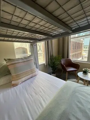 İki Ayrı Yataklı Oda, Ortak Banyo