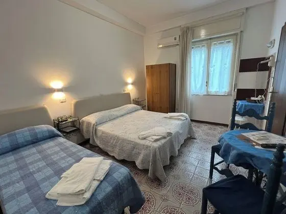 Tek Büyük veya İki Ayrı Yataklı Oda, Şehir Manzaralı