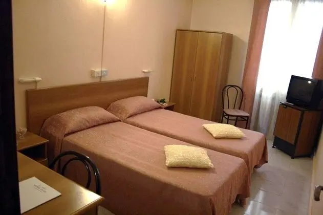 Üç Kişilik Oda