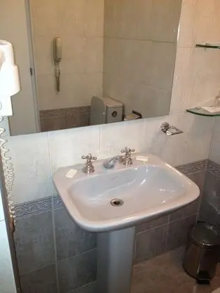 Büyük Yataklı Tek Kişilik Oda
