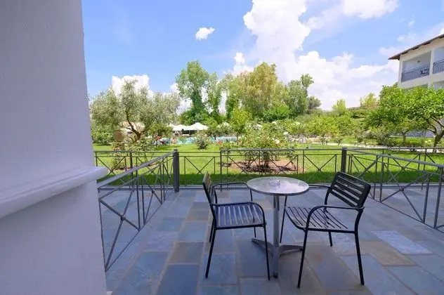 Superior Tek Büyük veya İki Ayrı Yataklı Oda, Sigara İçilmez, Havuz Manzaralı