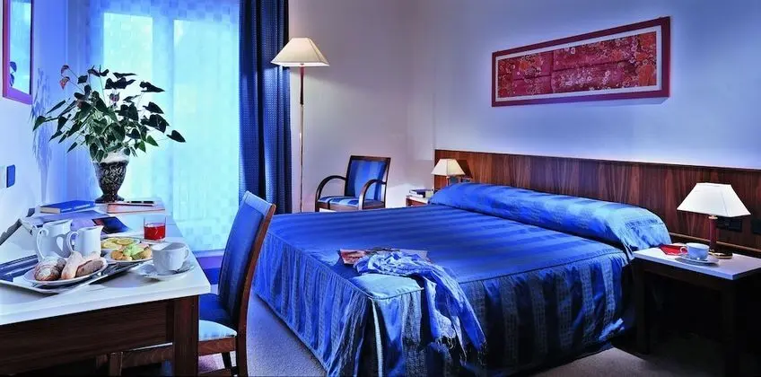 Büyük Yataklı Tek Kişilik Oda