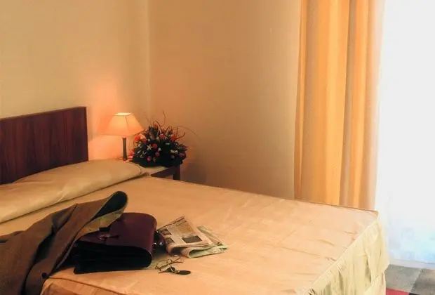 Büyük Yataklı Tek Kişilik Oda