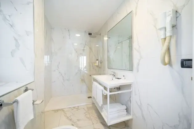 Deluxe Tek Büyük veya İki Ayrı Yataklı Oda