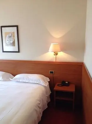 Büyük Yataklı Tek Kişilik Oda