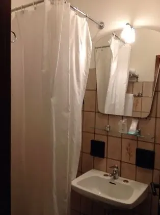 Büyük Yataklı Tek Kişilik Oda