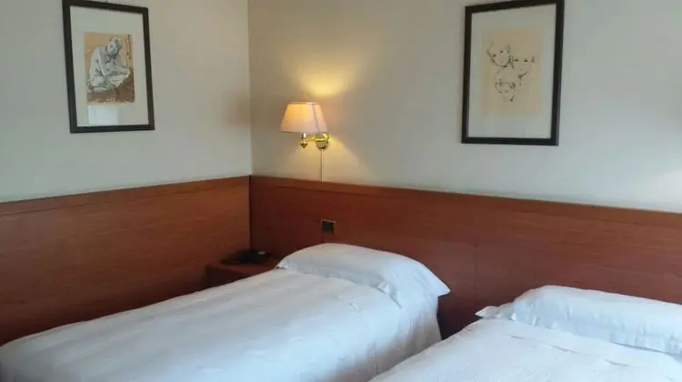 Tek Büyük veya İki Ayrı Yataklı Oda