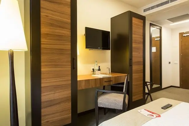 Standard Single Room Atrium