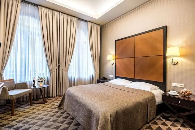 Business Tek Büyük Yataklı Oda