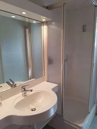 Basic Tek Büyük Yataklı Oda