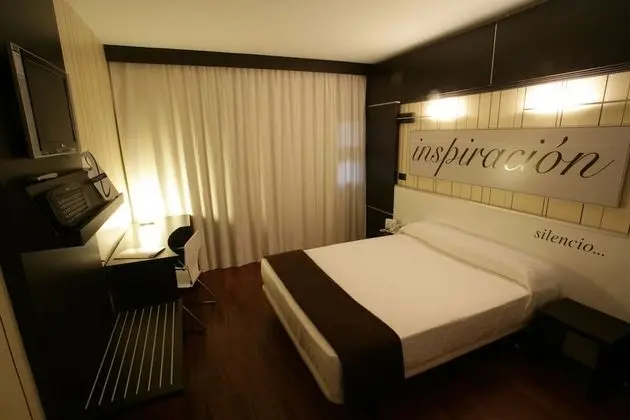 Büyük Yataklı Tek Kişilik Oda