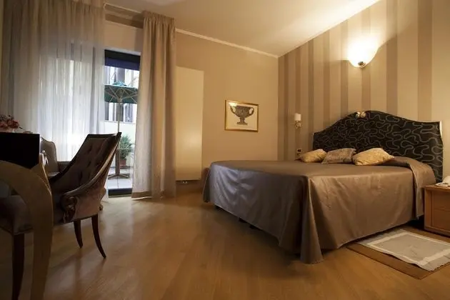 Büyük Yataklı Tek Kişilik Oda