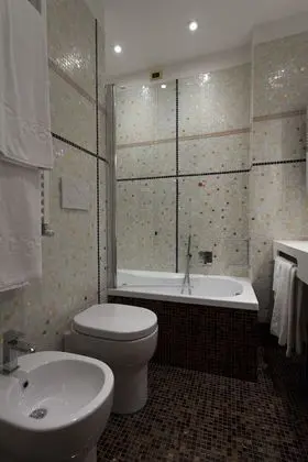 Büyük Yataklı Tek Kişilik Oda