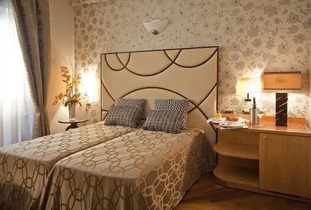 Tek Büyük veya İki Ayrı Yataklı Oda