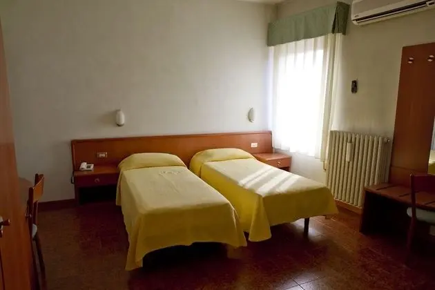 İki Ayrı Yataklı Oda, 2 Tek Kişilik Yatak