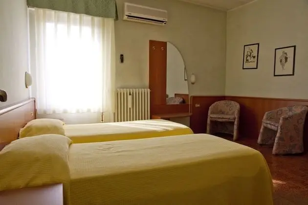 İki Ayrı Yataklı Oda, 2 Tek Kişilik Yatak