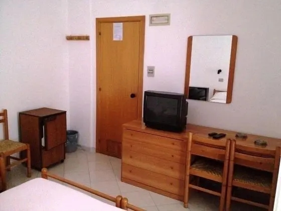 Üç Kişilik Oda