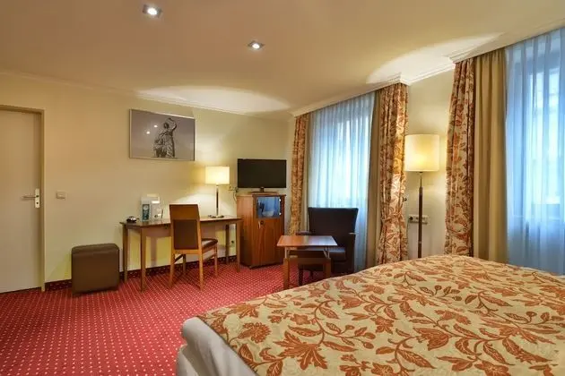 Comfort Tek Büyük Yataklı Oda, Avlu Manzaralı (no air condition)