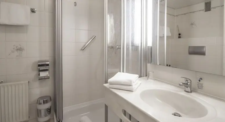 Standard Tek Büyük veya İki Ayrı Yataklı Oda, Avlu Manzaralı (no air condition)