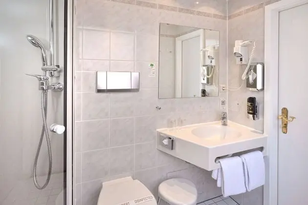 Standard Tek Büyük veya İki Ayrı Yataklı Oda, Avlu Manzaralı (no air condition)
