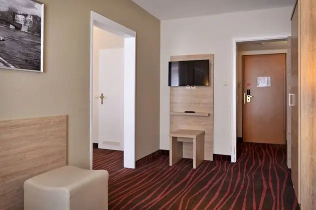 Standard Üç Kişilik Oda, Avlu Manzaralı (no air condition, existing sofa bed)