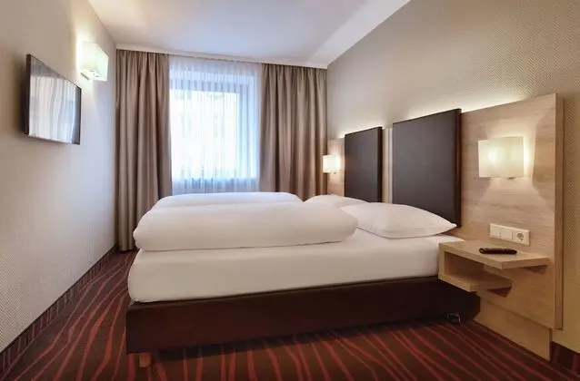 Standard Üç Kişilik Oda, Avlu Manzaralı (no air condition, existing sofa bed)