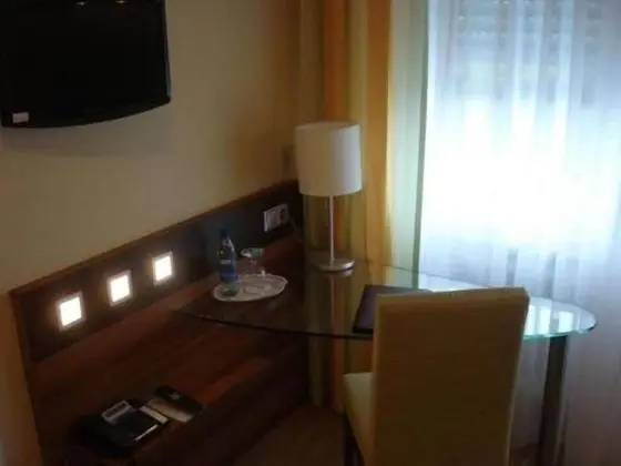 Classic Tek Büyük Yataklı Oda