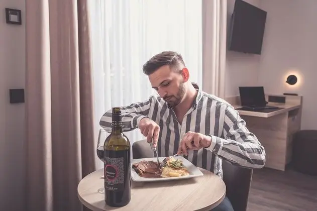 Comfort Tek Büyük Yataklı Oda