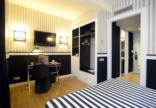 Tek Büyük veya İki Ayrı Yataklı Oda