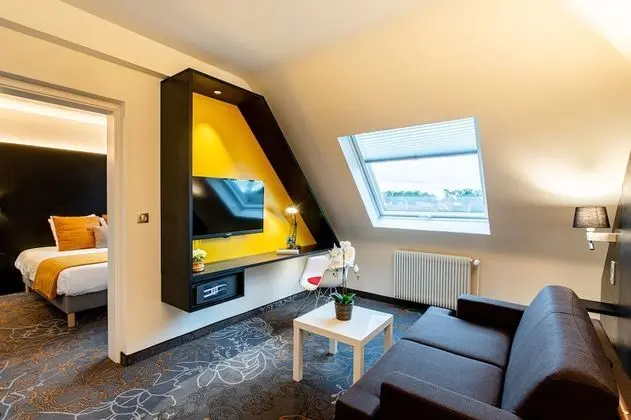 Junior Süit, 1 Büyük (Queen) Boy Yatak ve Çekyat, Sigara İçilmez, Havuz Kullanımı