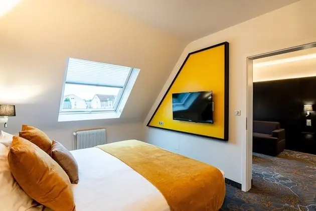 Junior Süit, 1 Büyük (Queen) Boy Yatak ve Çekyat, Sigara İçilmez, Havuz Kullanımı