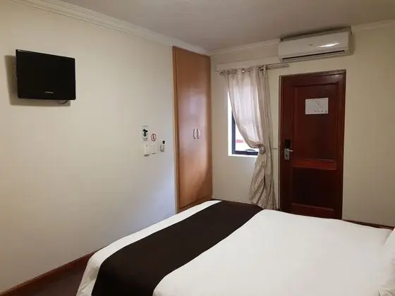 Budget Queen Room