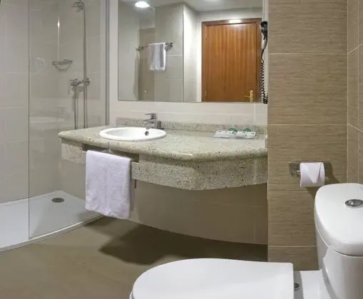 Standard Tek Büyük veya İki Ayrı Yataklı Oda, Balkon