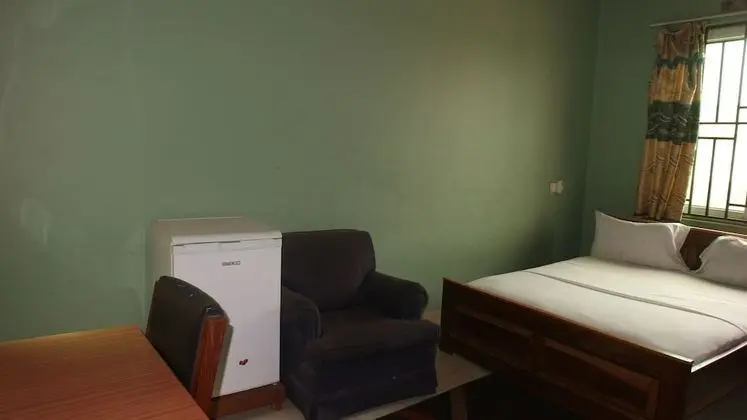 Standard Tek Büyük Yataklı Oda