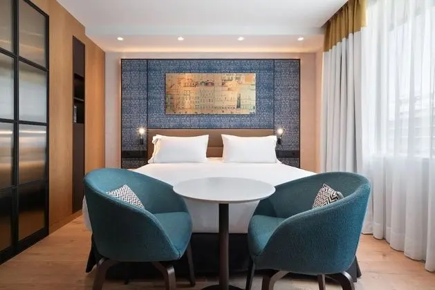 Deluxe Tek Büyük Yataklı Oda