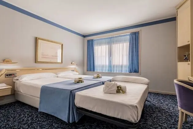 Tek Büyük Yataklı Oda (With Extra Bed, 2 Adults + 1 Child)