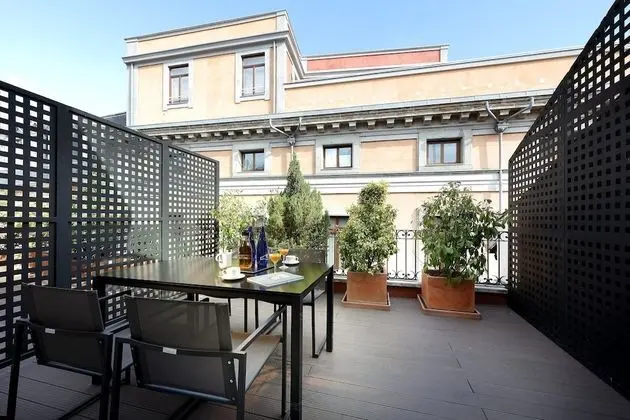 Deluxe Tek Büyük Yataklı Oda, Teras