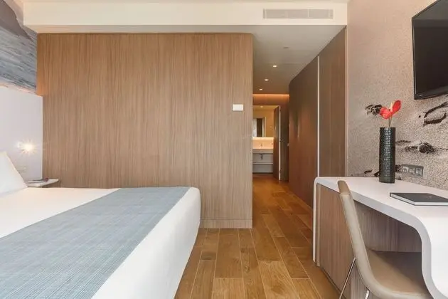 Tek Büyük veya İki Ayrı Yataklı Oda, Şehir Manzaralı
