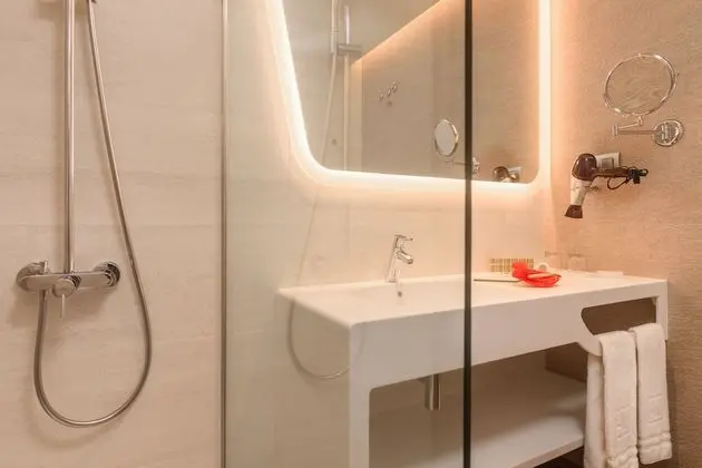 Tek Büyük veya İki Ayrı Yataklı Oda, Şehir Manzaralı