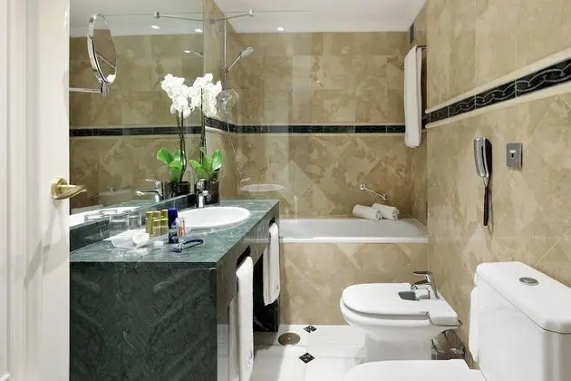 Standard Tek Büyük Yataklı Oda (2 Adultos + 1 Niño)
