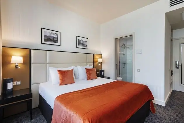 Superior Tek Büyük veya İki Ayrı Yataklı Oda