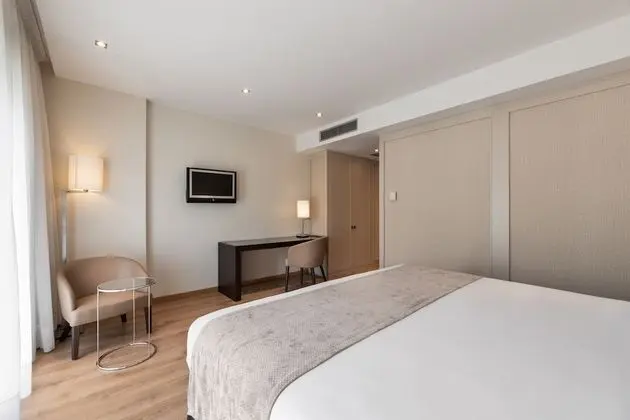 Tek Büyük veya İki Ayrı Yataklı Oda (with Extra Bed)