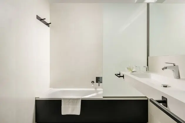 Junior Suit Capacity 1