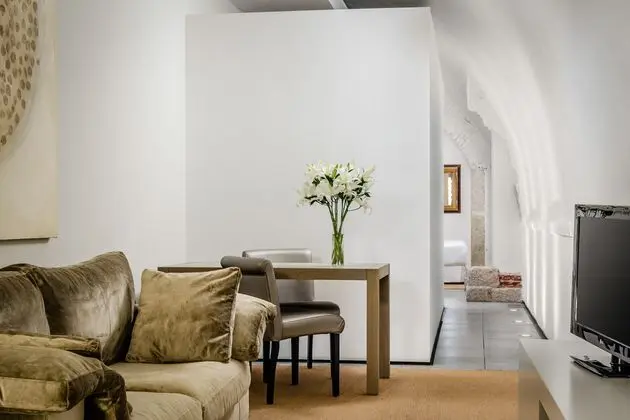 Junior Suit Capacity 1