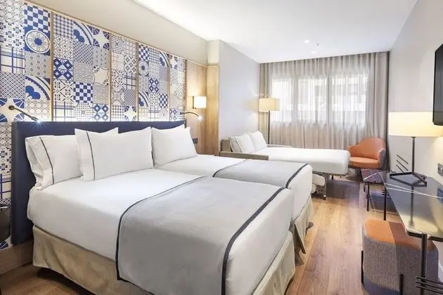 Tek Büyük veya İki Ayrı Yataklı Oda (with Sofa Bed)