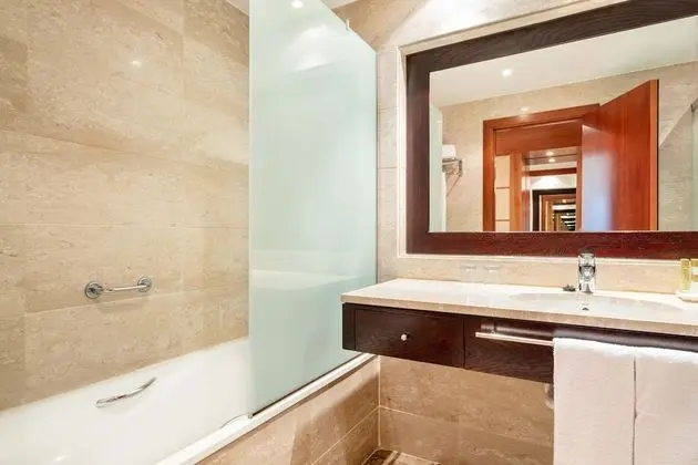 Büyük Yataklı Tek Kişilik Oda, Deniz Manzaralı