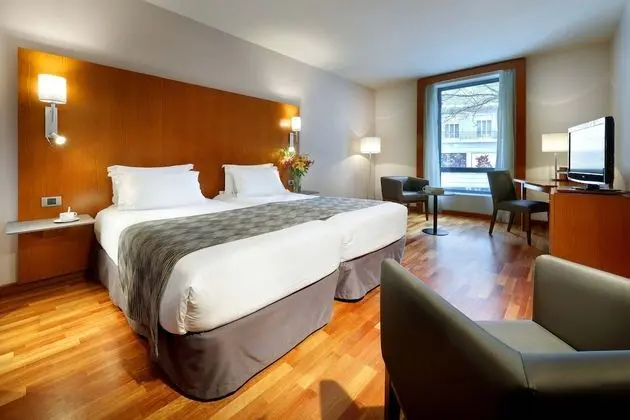 Büyük Yataklı Tek Kişilik Oda