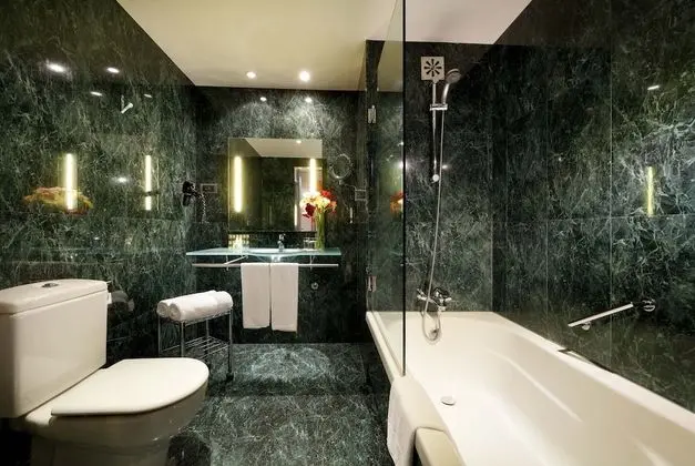 Büyük Yataklı Tek Kişilik Oda