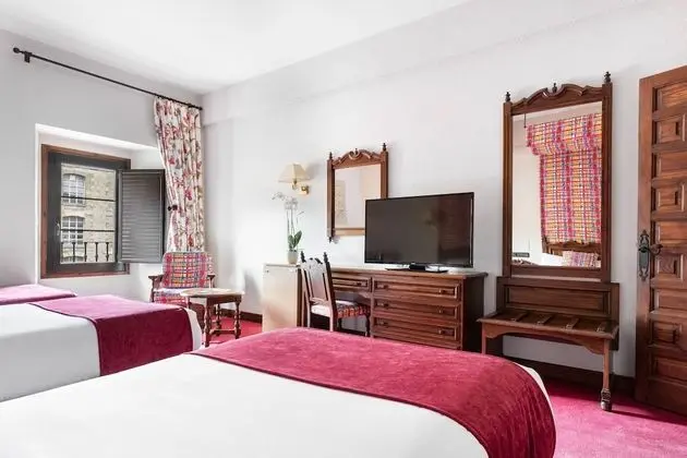 Üç Kişilik Oda